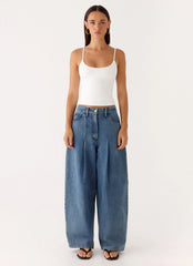 Zayn Pleated Denim Jeans Light Wash Blue