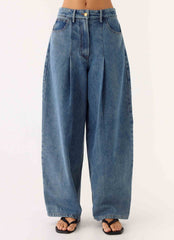 Zayn Pleated Denim Jeans Light Wash Blue